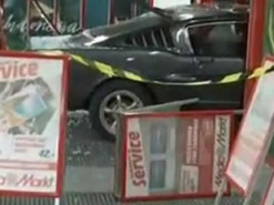 Безумные грабители разбили классический Ford Mustang ради кражи PlayStation