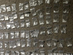 Поліцейські затримали вінничанина з наркотиками майже на чверть мільйона гривень