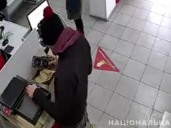 У Києві чоловіку повідомили про підозру у шахрайських діях у поштових відділеннях