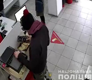 У Києві чоловіку повідомили про підозру у шахрайських діях у поштових відділеннях