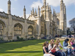 Кембридж переходит на онлайн-обучение до 2021 года