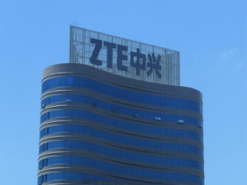 ZTE сегодня возобновляет работу в США на жестких условиях