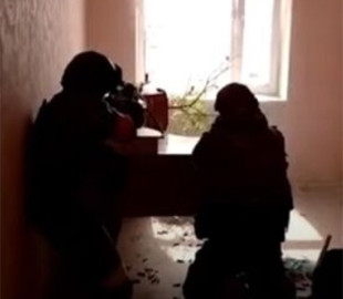 Кадыровские TikTok-войска вступили в неравный бой с окном и отступили с потерями, получив поражение от жалюзи