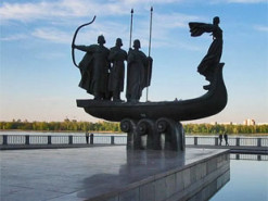 У мережі показали, як 1982 року відкривали пам'ятник засновникам Києва. Унікальне фото