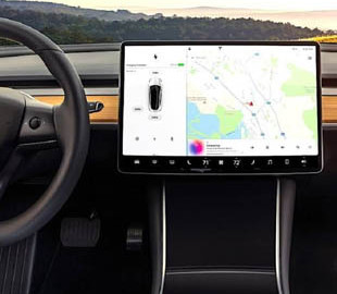 Большинство водителей не доверяет новым мультимедийным «фишкам» на новых автомобилях