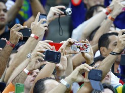 Немцев предостерегли от использования смартфонов на ЧМ в России