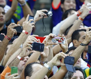 Немцев предостерегли от использования смартфонов на ЧМ в России