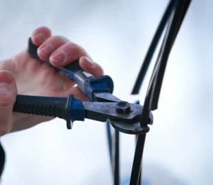 Десятки домов в Запорожской области остались без связи из-за вандалов