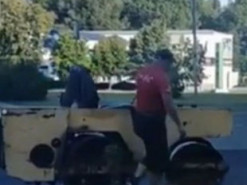 В Сумах сняли уникальное видео с работой асфальтового катка с “автопилотом”