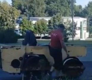 В Сумах сняли уникальное видео с работой асфальтового катка с “автопилотом”