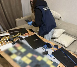 У Миколаєві поліція накрила аферистів, які спустошували рахунки громадян
