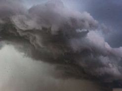 Схожі на драконів. Хмари накрили Київ та зачарували соцмережі