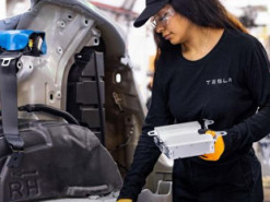 Tesla не смогла возобновить сборку электромобилей на предприятии в Шанхае