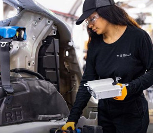 Tesla не смогла возобновить сборку электромобилей на предприятии в Шанхае