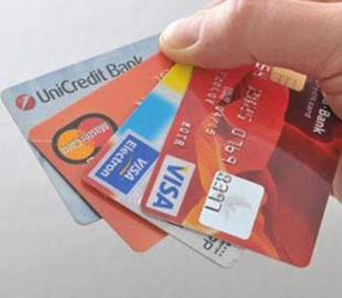 На Днепропетровщине мужчина снимал деньги с банковских карточек родственников