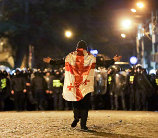Президентка Грузії різко відреагувала на дії поліції під час акції проти "іноагентства"