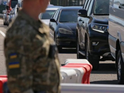 Чи мають право на виїзд чоловіки, які були зняті з військового обліку - відповідь ДПСУ