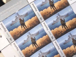 Укрпошта за кілька днів продала понад 3 мільйони марок «Русскій воєнний корабль... ВСЬО!»