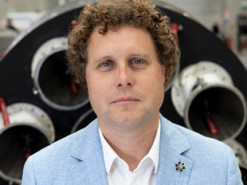Глава Rocket Lab рассказал, зачем создаёт конкурента SpaceX Falcon 9