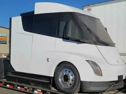 Тягач Tesla Semi: новые данные о начале производства