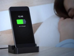 Чому не можна залишати телефон на зарядці на всю ніч