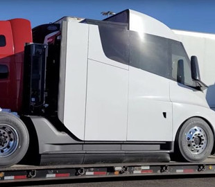 Базовая версия грузовика Tesla Semi получит тяговую батарею ёмкостью 500 кВт·ч