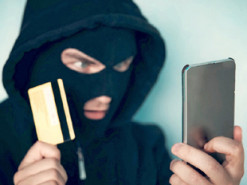 Телефонный разговор с «сотрудником банка» стоил женщине 22 тысячи гривен