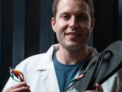 Гибкие генераторы позволят заряжать электронику с помощью ходьбы