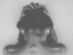 Расправу снимали на камеру: 14-летнюю девушку избили и заставили купаться голой в ледяной воде