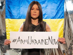 В сети стартовал мировой флешмоб "Arm Ukraine Now"