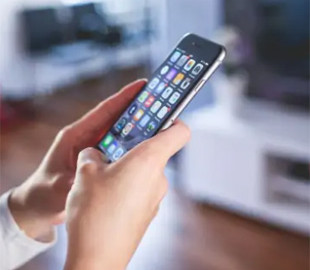 Якщо зникло світло: вимкніть ці функції, щоб зберегти заряд телефона надовше