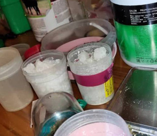 Полицейские разоблачили женщин, которые через интернет продавали наркотики