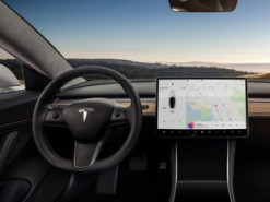 Владельцы электрокаров Tesla могут управлять другими машинами на расстоянии