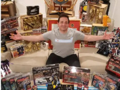 Американець зібрав найбільшу колекцію трансформерів у світі, яка коштує $300 000