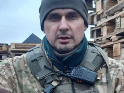 Олег Сенцов поделился снимком с фронта с двумя "звездными" защитниками Украины