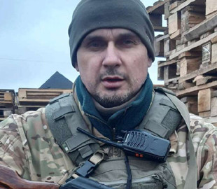 Олег Сенцов поделился снимком с фронта с двумя "звездными" защитниками Украины