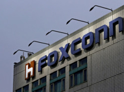 Foxconn на полгода откладывает массовое производство LCD на новом заводе в Китае