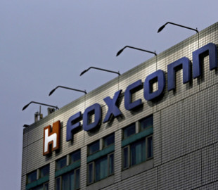 Foxconn на полгода откладывает массовое производство LCD на новом заводе в Китае