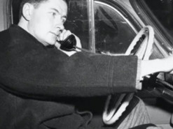 Первый звонок по мобильному телефону был совершён 75 лет назад