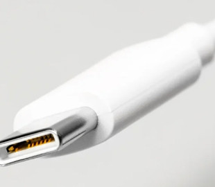 Apple Store застерігає від використання кабелів Android через можливий перегрів