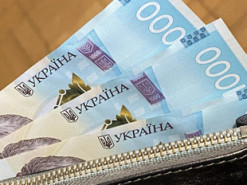 На что в Украине тратят тысячу за прививку: появились смешные фотожабы