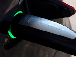 Зарядка електрокара Tesla обійшлася дорожче, ніж заправка бензинового авто