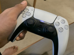 Опубликовано «живое» фото контроллера DualSense для PlayStation 5