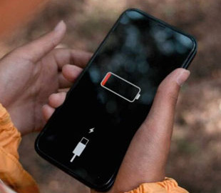 Чому смартфон вимикається при 28% батареї і як це виправити