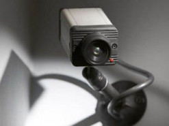 Днепрянин обвинил соседей в наблюдении за его интимной жизнью и обрезал им интернет