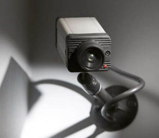 Днепрянин обвинил соседей в наблюдении за его интимной жизнью и обрезал им интернет