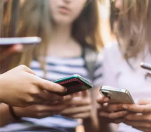 Парламент Франції голосуватиме за заборону соціальних мереж для неповнолітніх