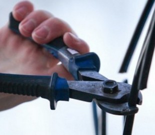 В Олександрії засудили "професійного" крадія кабелю, який попався на пляшці коньяку за 60 гривень