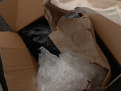 Скандал с "Новой почтой": клиентка пожаловалась на мусор в посылке