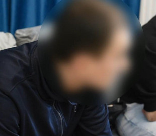 Поліцейські викрили жителя Одеси, який обманом отримував інформацію про банківські картки українців